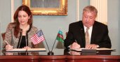 Assistant Secretary of State for Educational and Cultural Affairs Evan Ryan and Vice President of News and Editorial Services at National Geographic David Braun sign the memorandum of understanding for the program