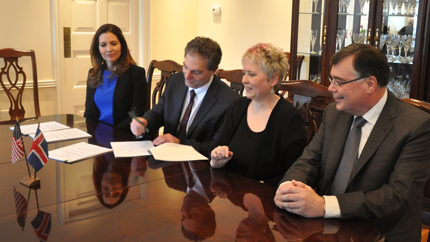 Photo of agreement signing with Assistant Secretary of State Evan Ryan, U.S.-Iceland Fulbright Commission director Belinda Theriault, National Science Foundation Arctic Section Head Eric Salzman, and Ambassador of Iceland Geir Haarde.