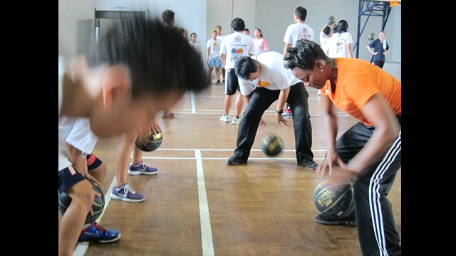 Edna Campbell leads drills with the participants.