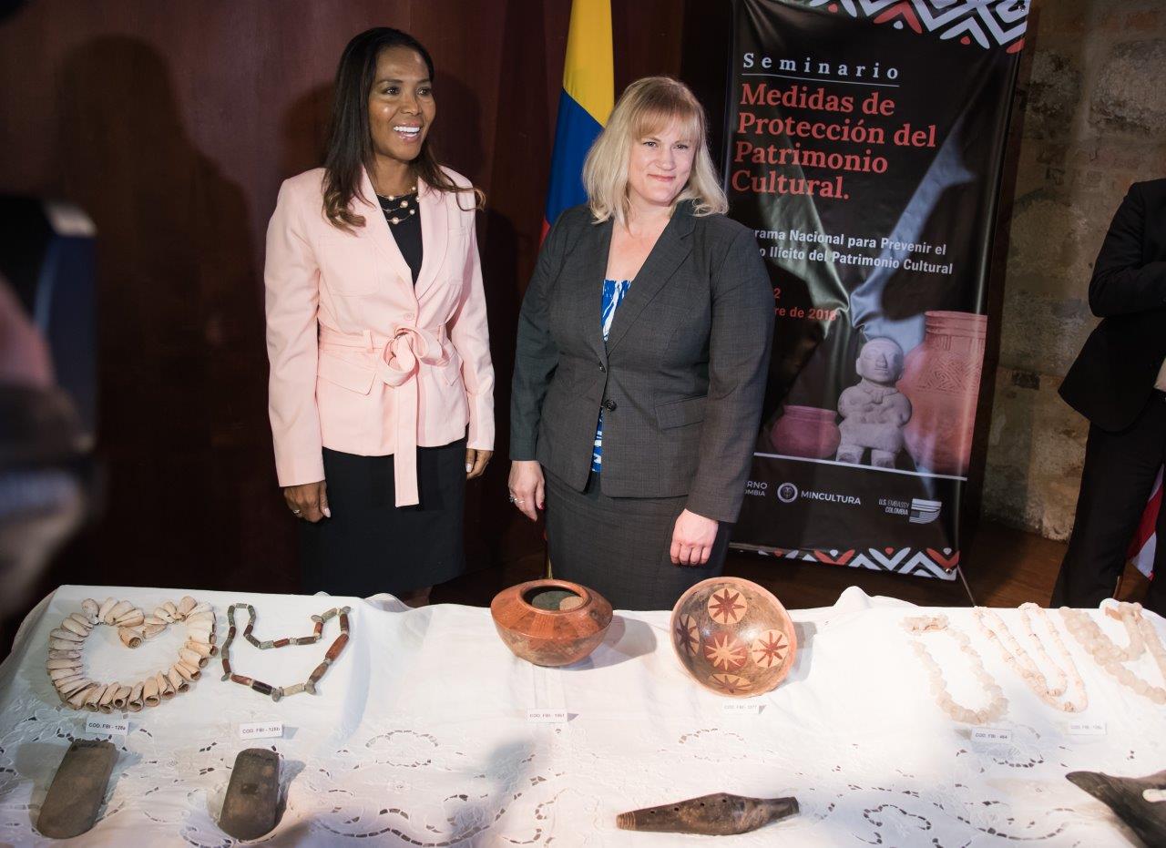 Minister of Culture Carmen Inés Vásquez Camacho and State Department Deputy Assistant Secretary Aleisha Woodward