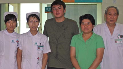 Erik with the hospital staff