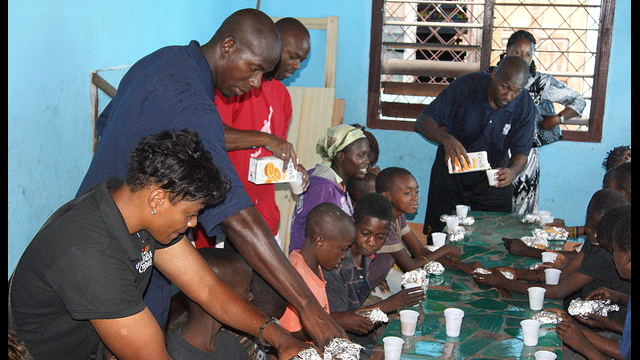Former WWNBA Star Edna Campbell has lunch with the kids in Congo Brazzaville.