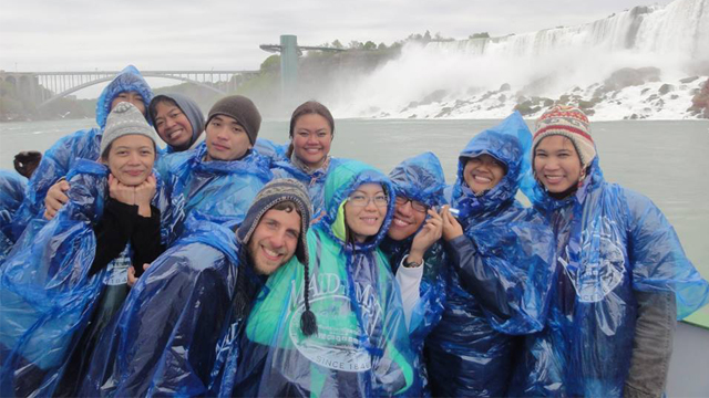 EMPOWER Fellows from the Philippines visit Niagara Falls with host organization Discovering Deaf Worlds.