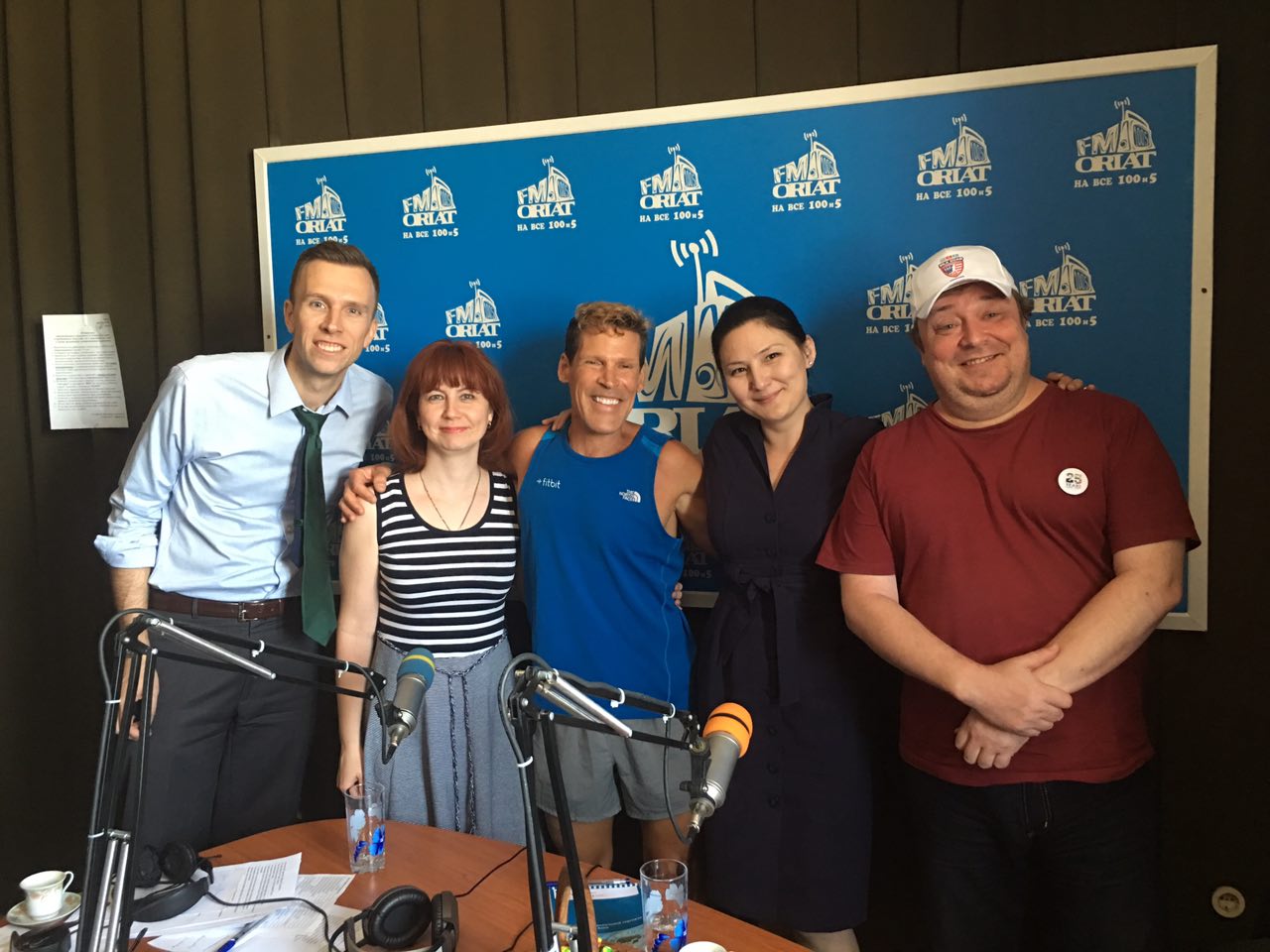 Dean Karnazes smiling with the radio crew 