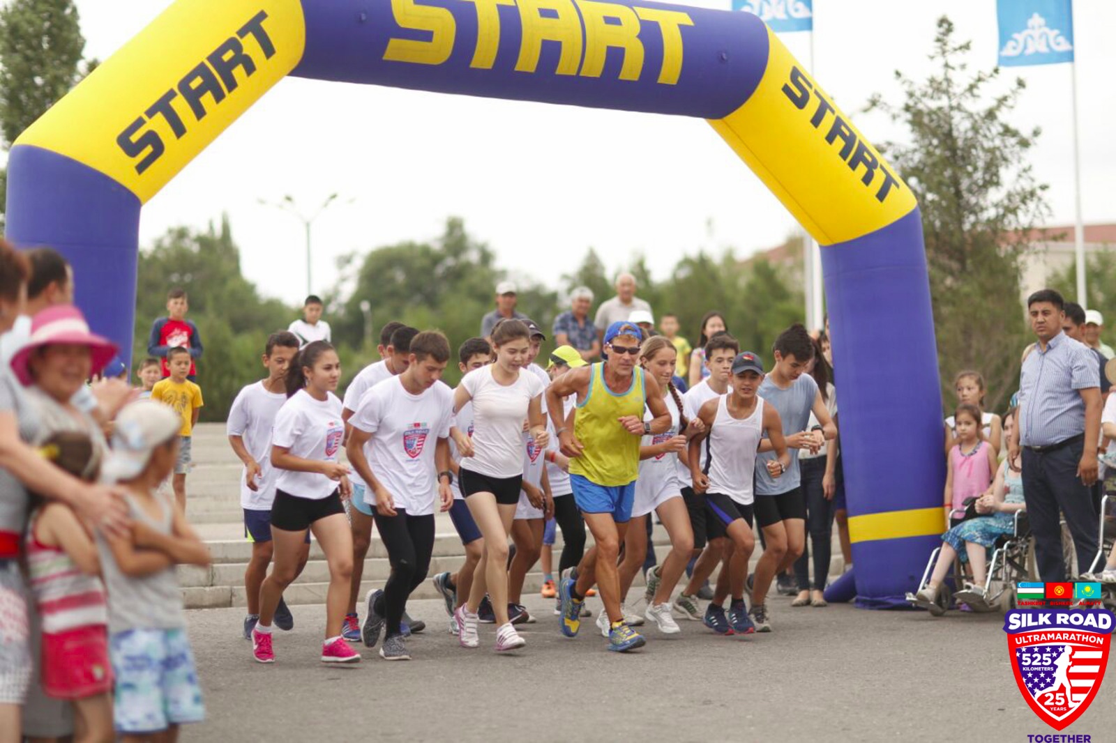 Dean and the group running through the start sign