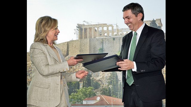 U.S. Secretary of State, Hillary Clinton, and Greek Minister of Foreign Affairs, Stavros Lambrinidis, exchanging the signed Memoranda of Understanding.