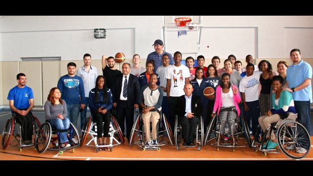In Adana, the SportsUnited group practiced with and talked to basketball players with disabilities, with the goal of increasing the students' awareness of the challenges they face and their determination to overcome them