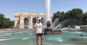Dean Karnazes in front of opera house